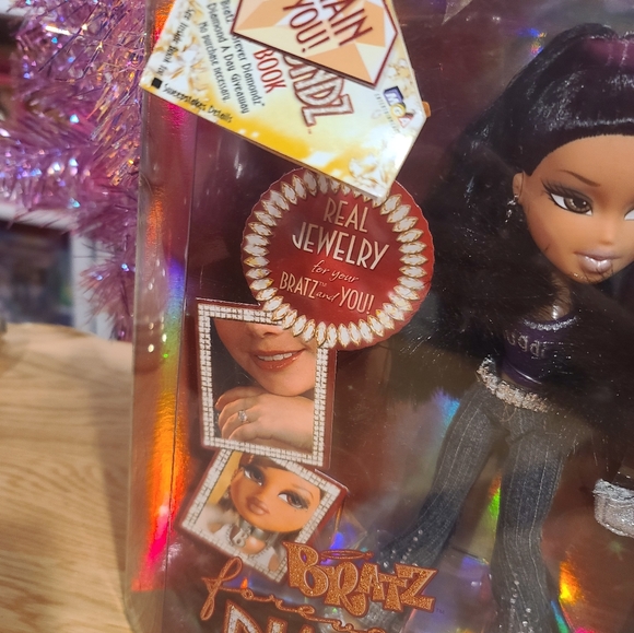 NEW! RARE BRATZ FOREVER DIAMONDZ JEWELRY DOLL! - Picture 2 of 9